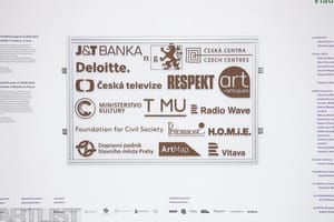 Panel s logy sponzorů Ceny Jindřicha Chalupeckého