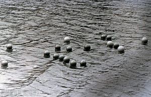 Házení míčů do průhonického rybníka Bořín