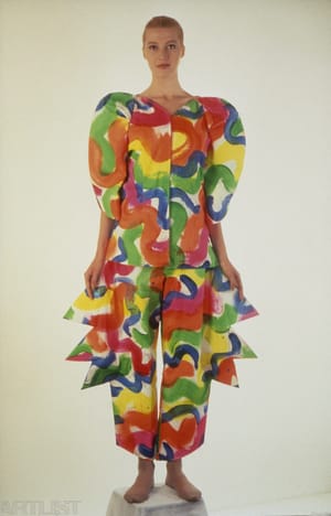 Jarní oblek z kolekce Malovaných oděvů